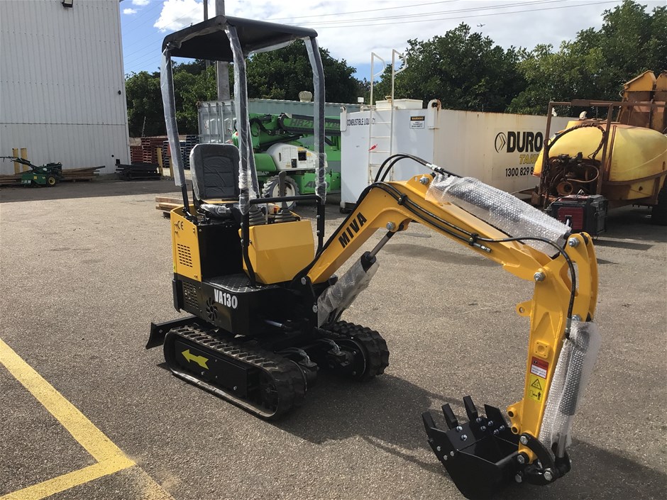 Unreserved Excavators, Attachments & Remote Control Mower