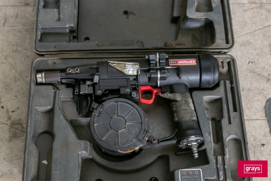 MAX CT-N300 Pneumatic Coil Nailer with Poly Case Auction (0035