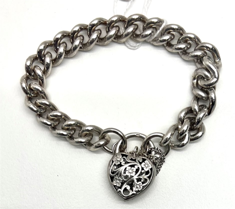 Unredeemed Goods Pawnbroker Auction 