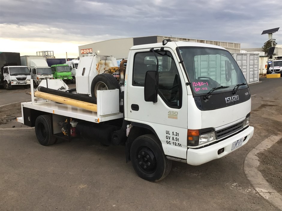 Unreserved 2004 Isuzu NQR 450 (4 x 2) Concrete Pump Truck