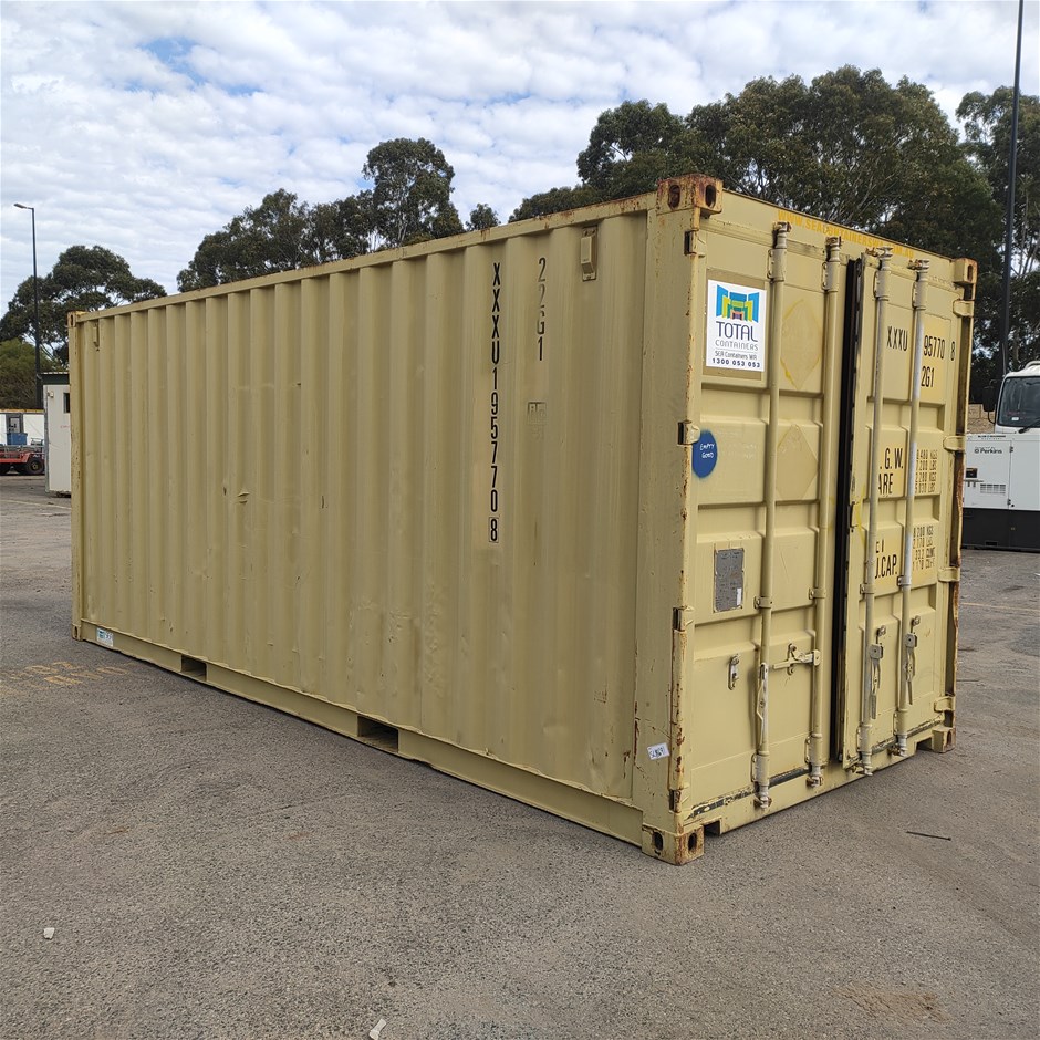 Unreserved 20' Shipping Containers