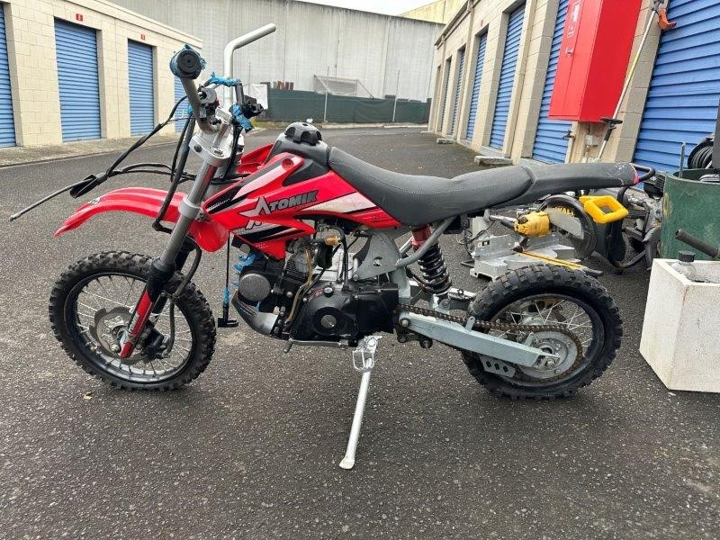 Entire contents of overdue storage including Auction (00023026409