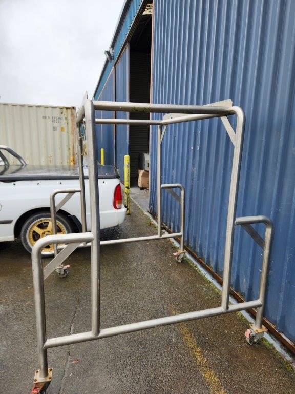 Stainless Steel Bulk Bag Hanger on Wheel Auction (00133026578) Grays