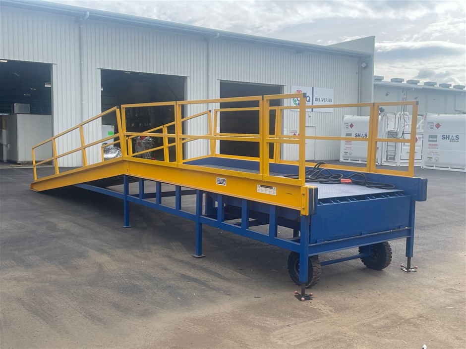 Heeve Leveller-Series Forklift Dock Ramp