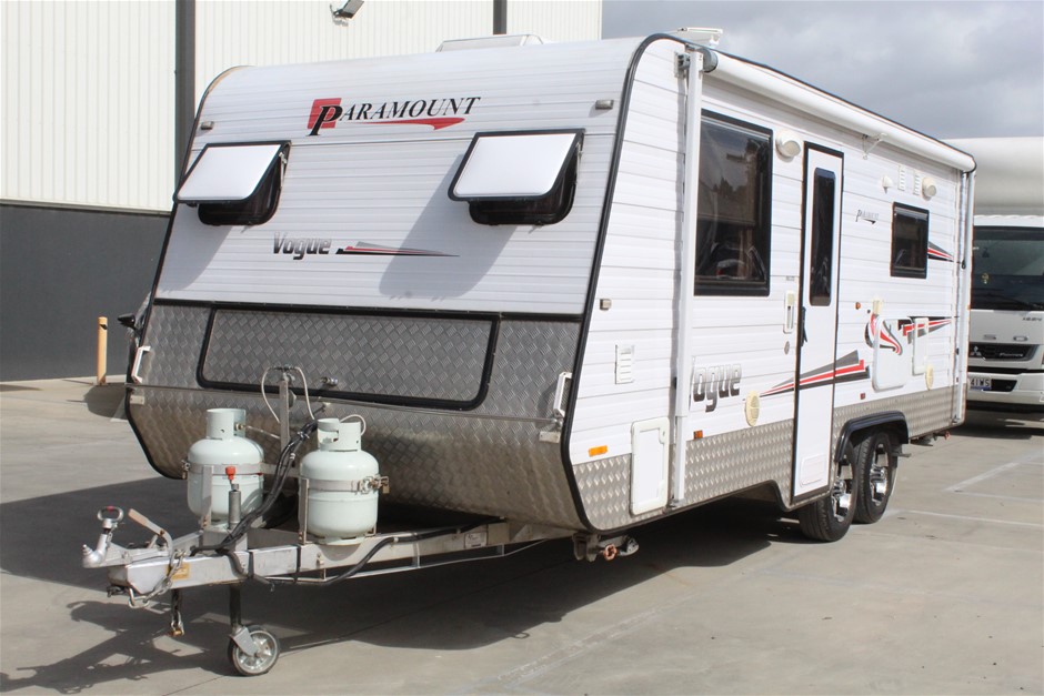 2013 Paramount Vogue Caravan