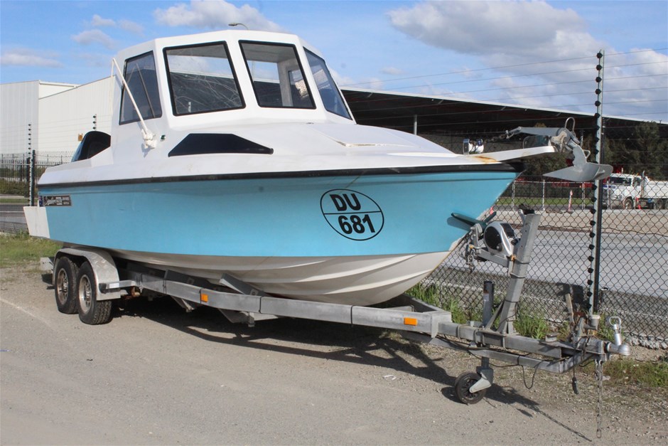 unknown John Haines Signature 2250L Power Boat
