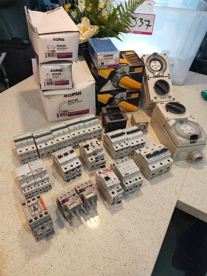 Clipsal Switch Socket, Fuses, Auction (01593026840) Grays Australia
