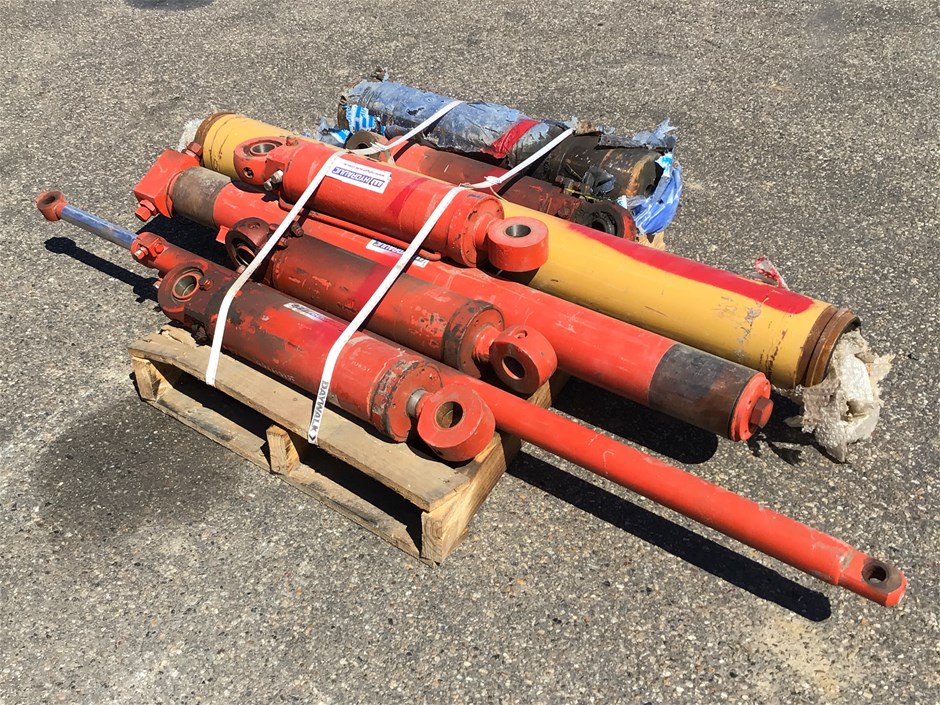 Qty 5 x Sandvik Cylinders, Concrete Pump Tube & Sandvik Boom Pin