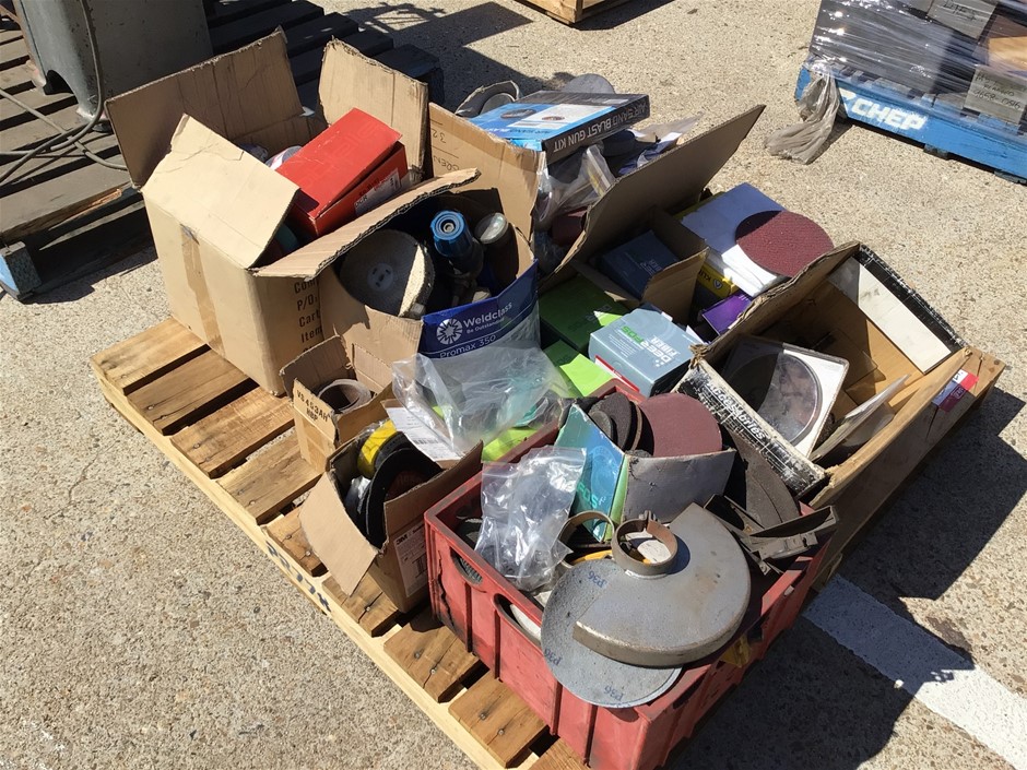 Qty of Assorted Sanding  and Saw Accessories