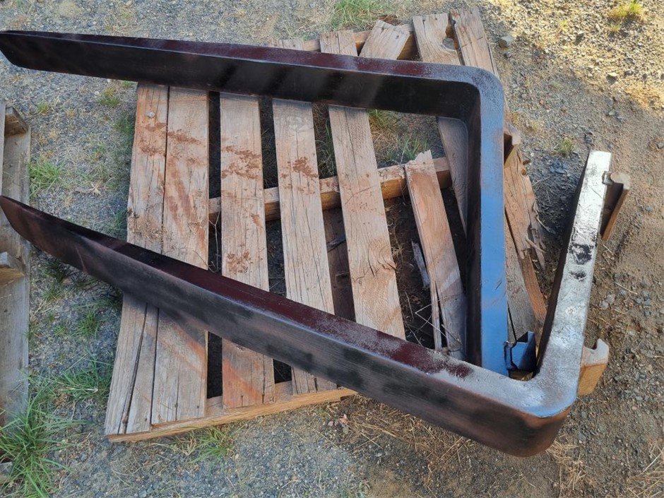 Volvo Branded Loader Forks Auction (00267047310) Grays Australia