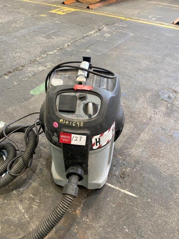 NILFISK IVB13 portable vacuum cleaner Auction (0123-5054240) | Grays ...