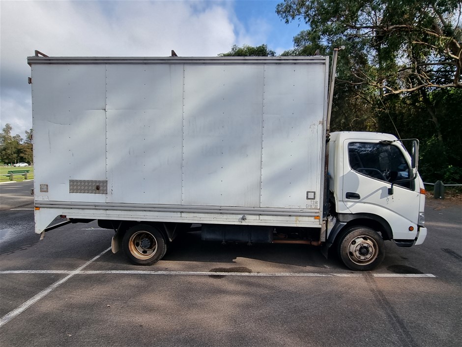 No Reserve: 2002 Hino Dutro 4 x 2 Pantech Truck