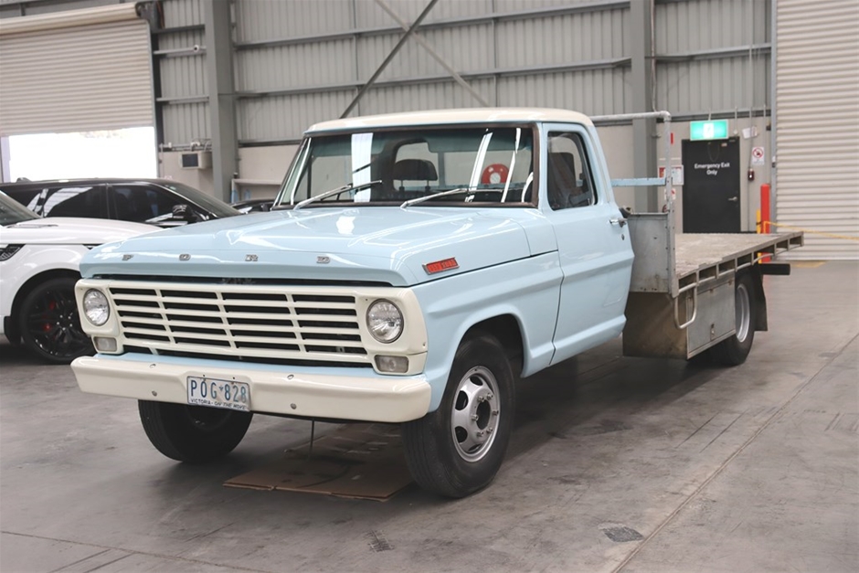 1967 Ford F350 Flat Tray Pick up Truck