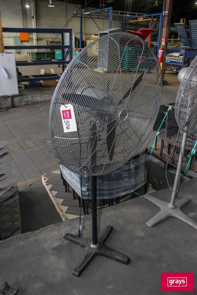 DynaBreeze FA23105 Industrial Pedestal Fan Auction (03045054314