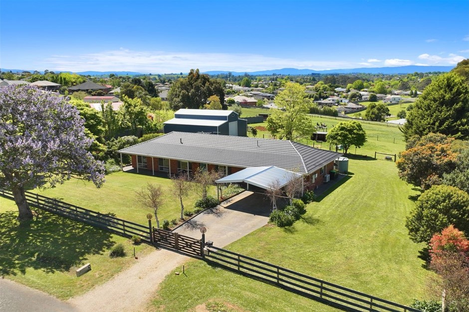 8 Warraview Close, Warragul VIC 3820