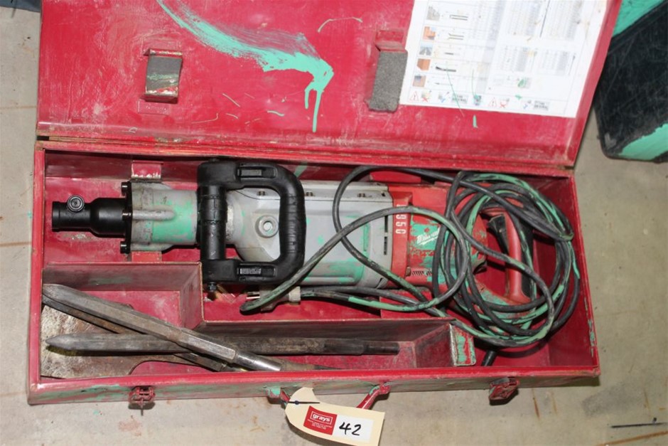 Milwaukee 950 Electric Jack Hammer with Steel Case Auction (0042