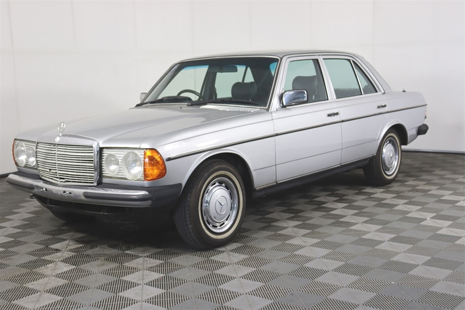 1981 Mercedes Benz 300D Auto