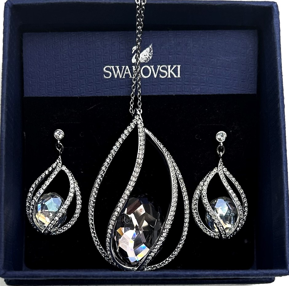 Swarovski Megan Crystal Earring & Necklace Set Auction (0006