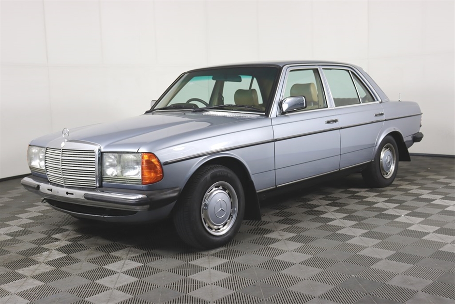 1980 Mercedes Benz 300D (W123) Automatic Sedan