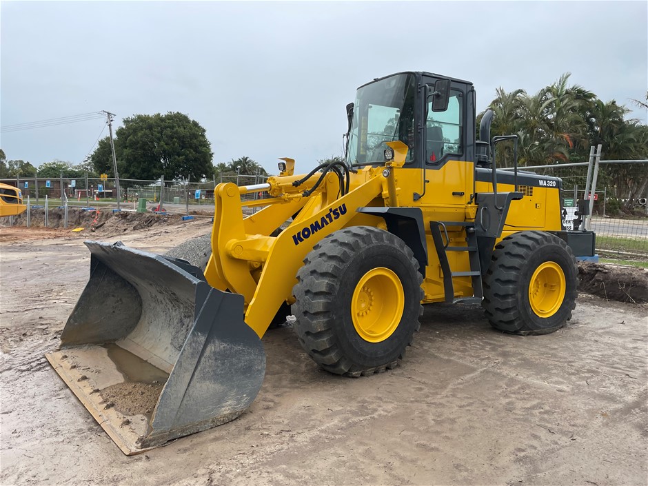 Komatsu 898 Backhoe Loader & Komatsu WA320 Wheeled Loader