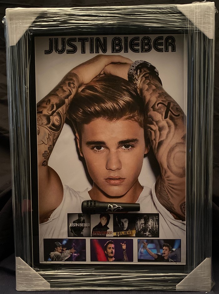 Justin Bieber Signed & Framed Microphone Auction (00292556542) Grays