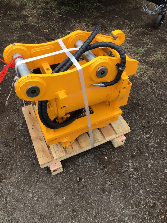 8T Tilting Hitch, Topcon Laser Levels & Hydraulic Ram