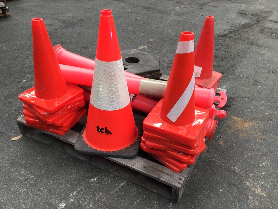 Bollards & Witches Hats Auction (0072-7048475) | Grays Australia