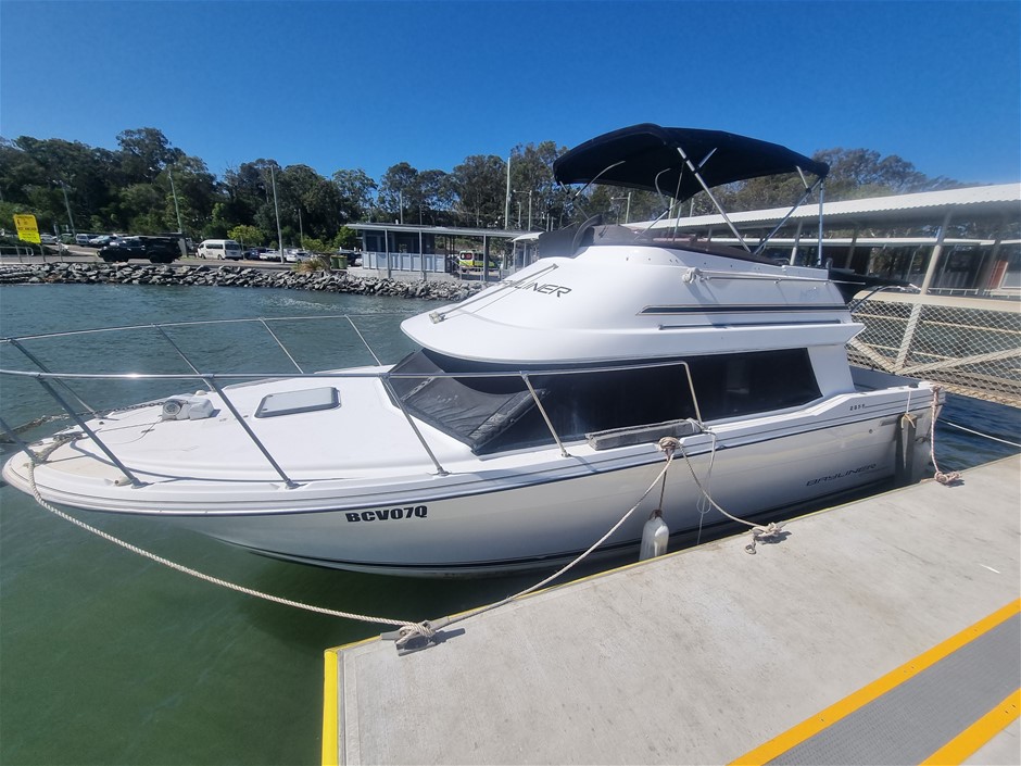 BAYLINER FLYBRIDGE VESSEL