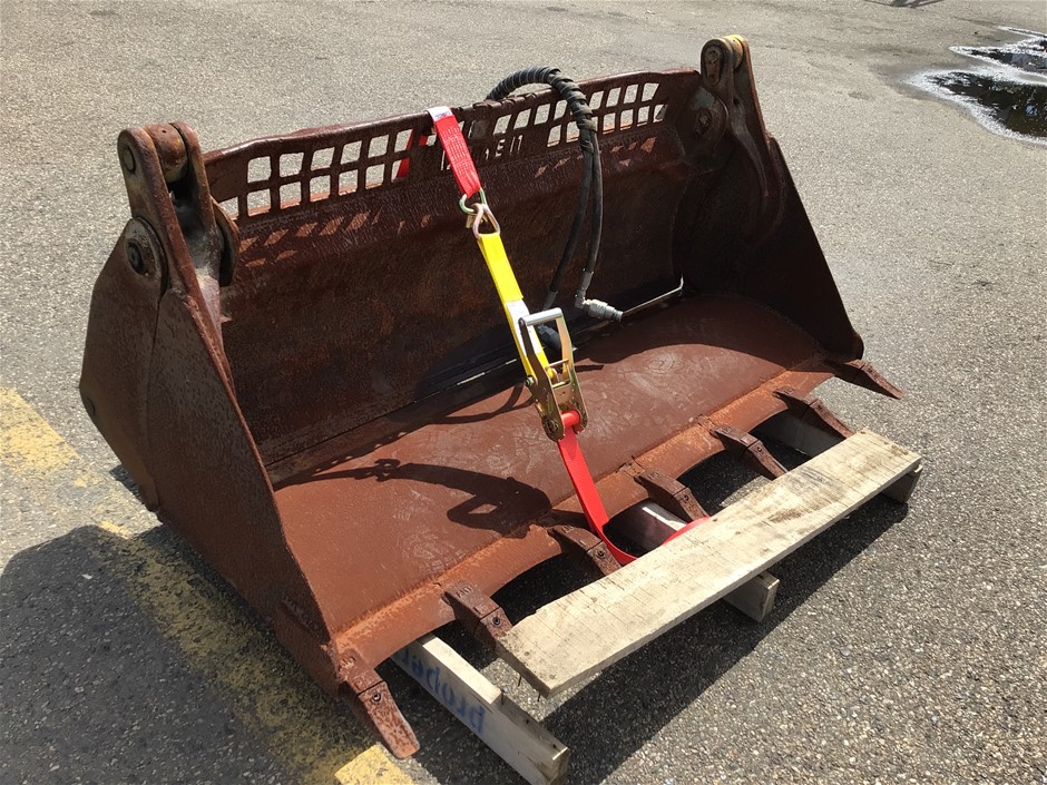 Skid Steer 4 in 1 buckets