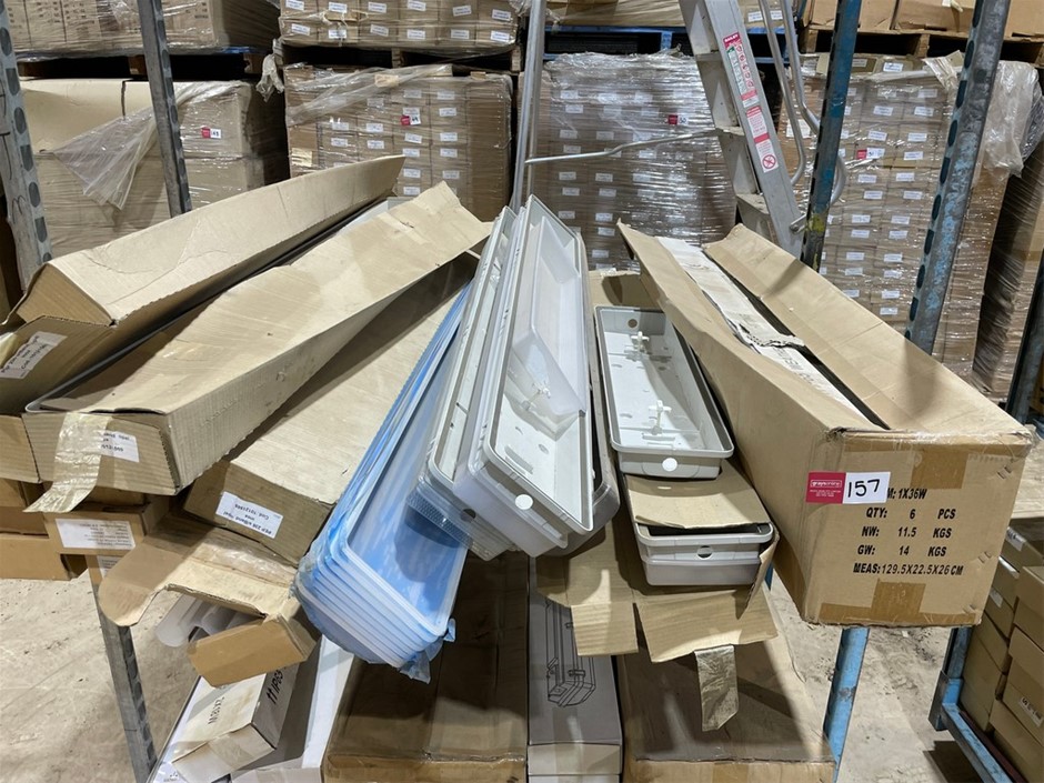 Shelf Containing Mixed Light Fittings Auction 0157 5054961 Grays