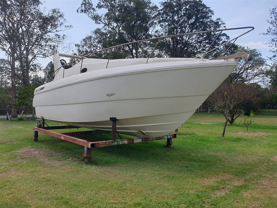 SUNRUNNER 3100 SPORTS CRUISER (HULL ONLY)