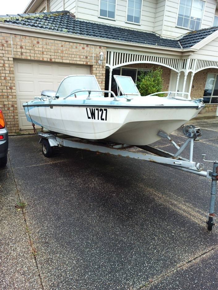 GLASTRON V156- NO RESERVE 