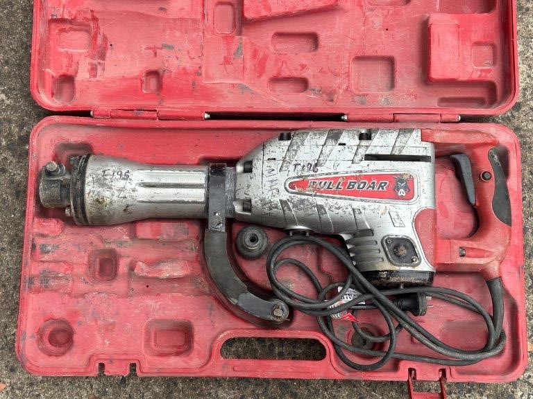 FULL BOAR Demolition Hammer, Model FBT1200 includes carry case Auction