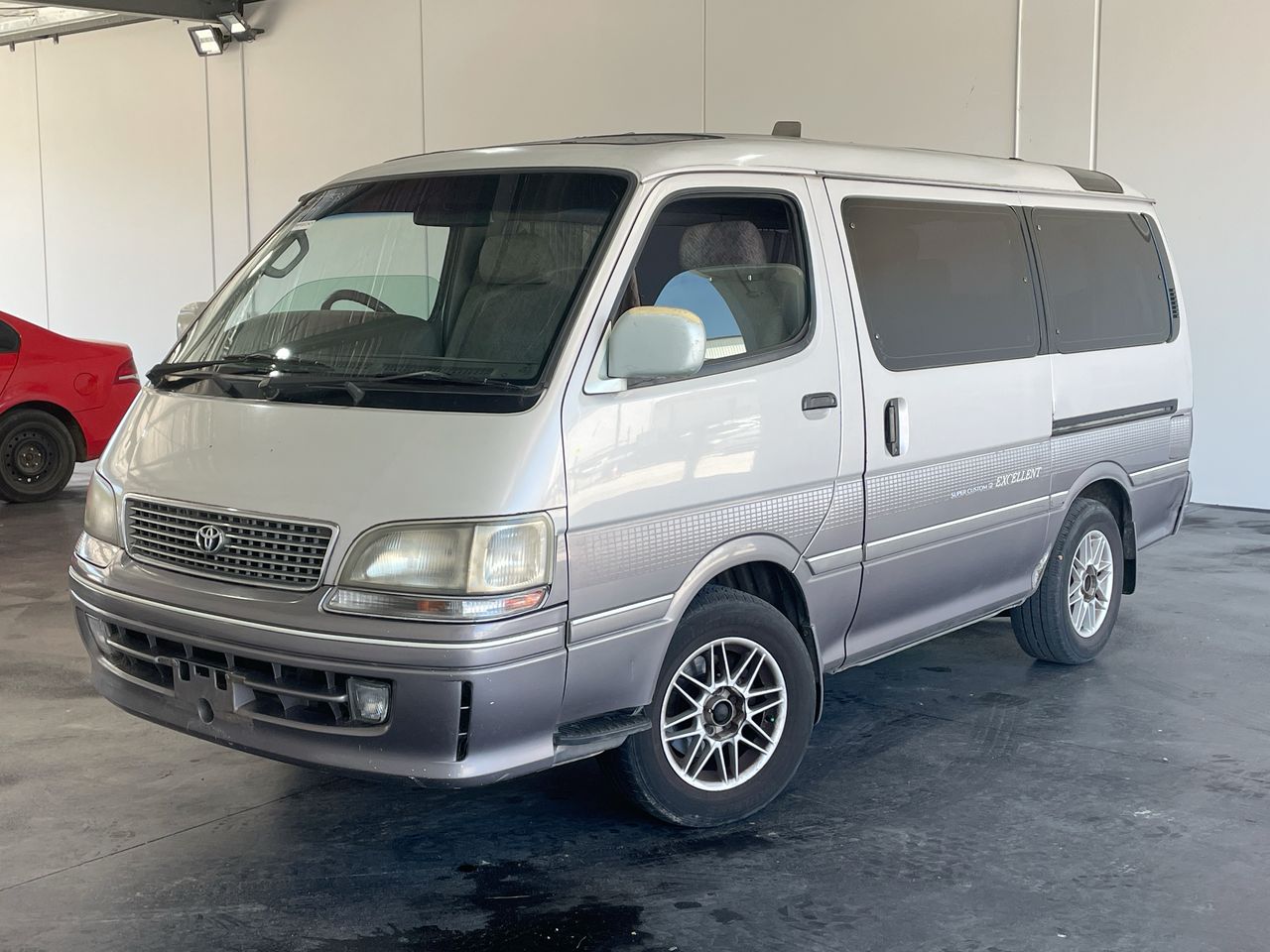 1996 Toyota HiAce Import Automatic 8 Seats People mover