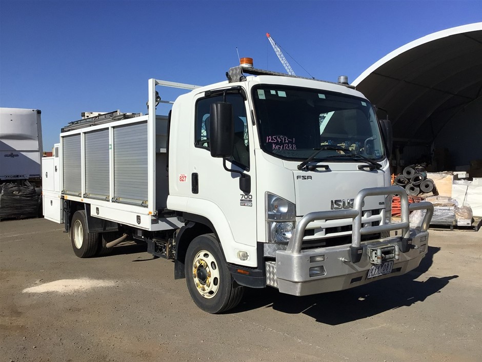 2010 Isuzu FSR 700 Long 4 x 2 Service Truck fitted with Crane Auction ...