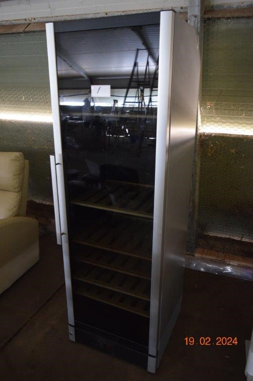 No Reserve - Wine Cabinet, Catering And Building Material