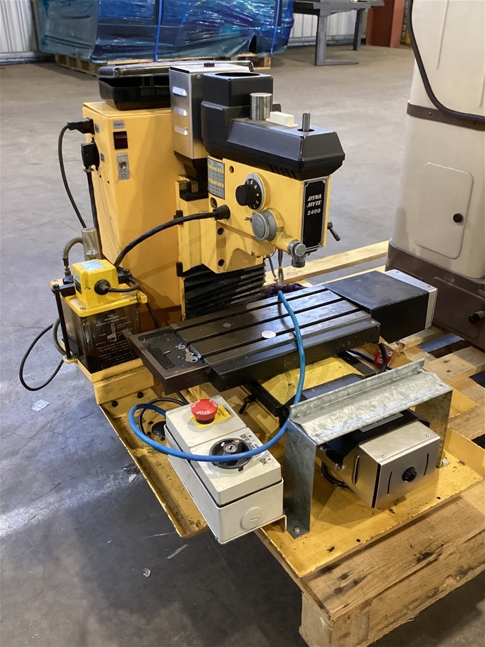 Dyna Myte 2400 Vertical Milling Machine