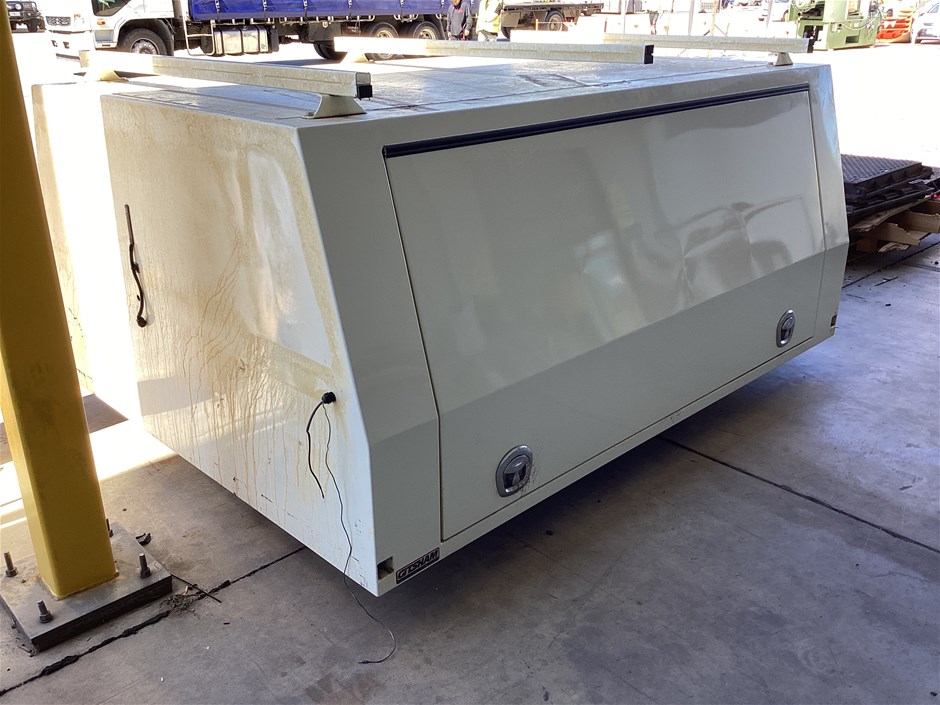 Damaged Gitsham Ute Canopy