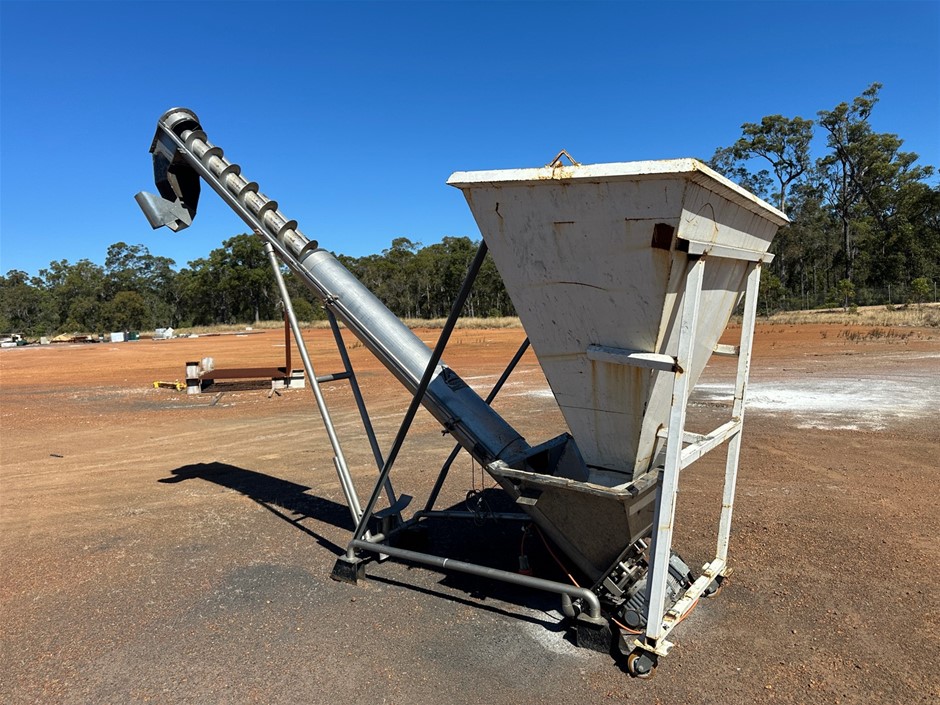 Mobile Steel Hopper with 3 Phase Screw Conveyor Auction (0009-9050115 ...