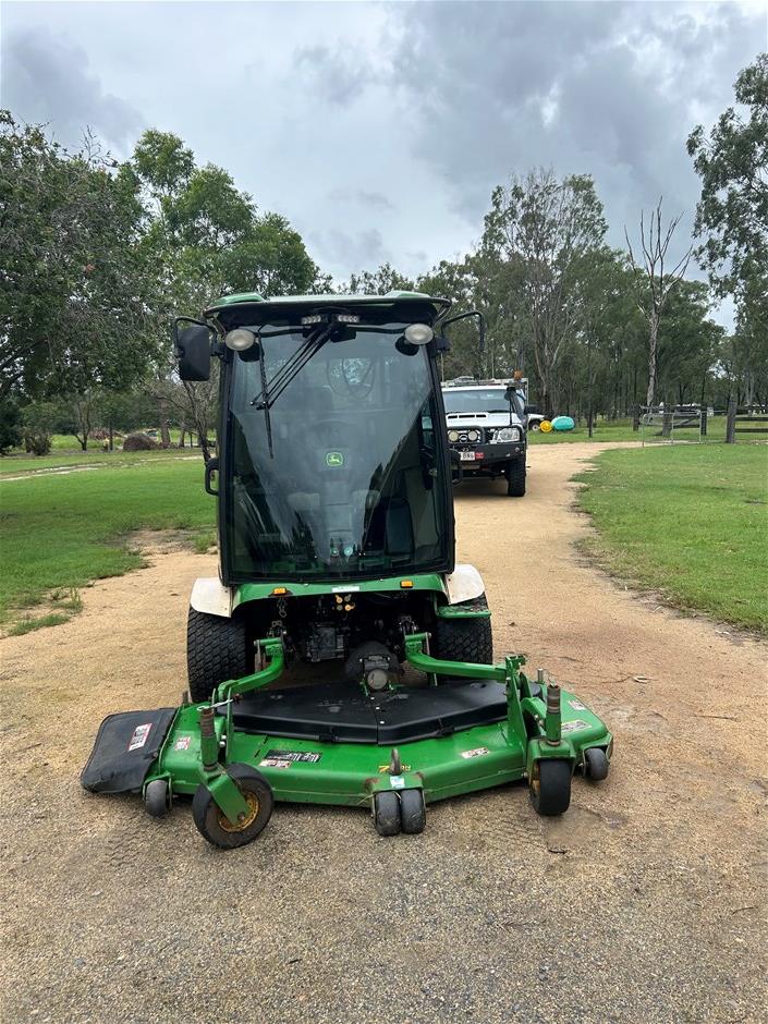 John Deere 1585 TerrainCut 72” Ride On Mower Tractor