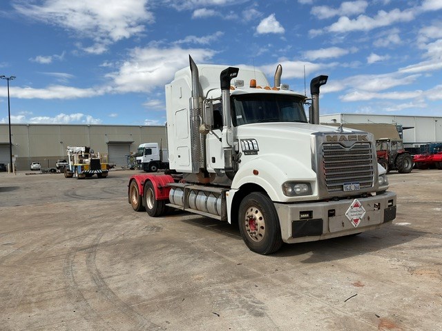 2009 6 x 4 Prime Mover Truck,2009 Refrigerated Trailer ETC