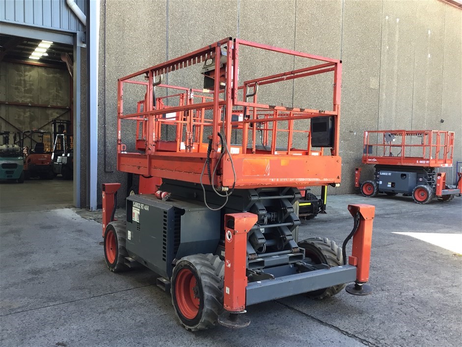 No Reserve Ex Hire RT Scissor Lifts & Forklifts
