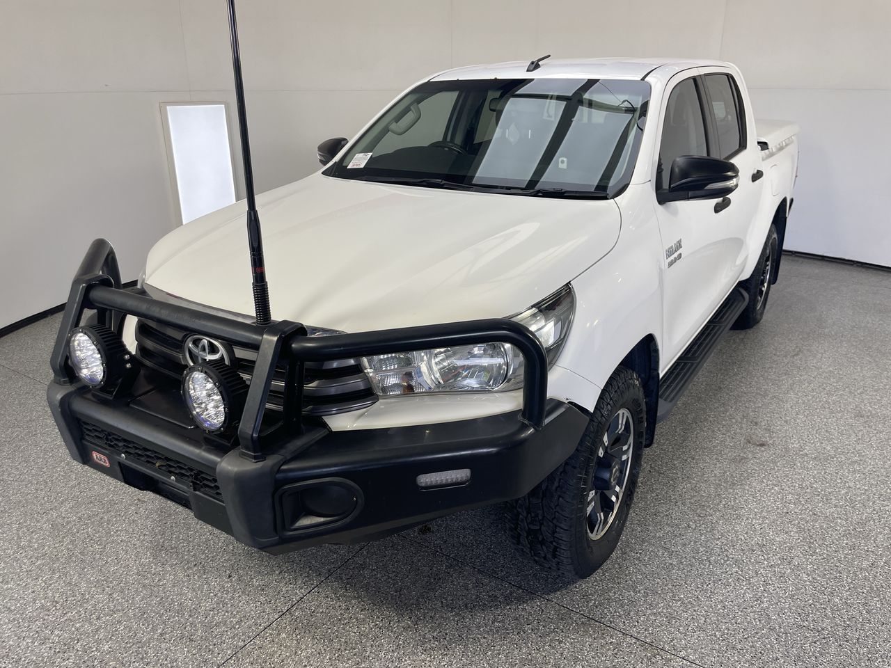 2017 Toyota Hilux 4x4 SR GUN126R Turbo Diesel Automatic Dual Cab ...