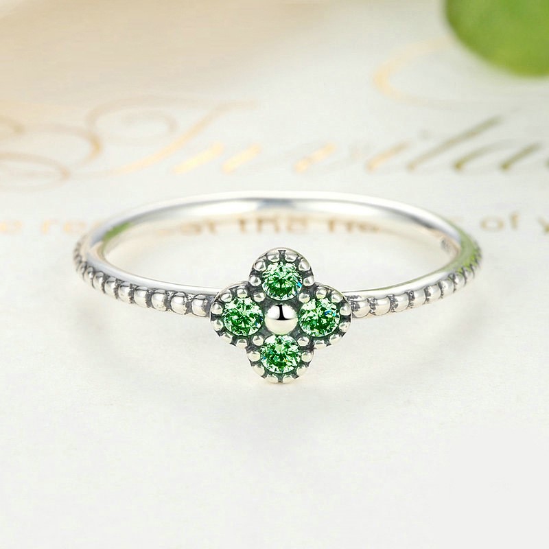 Elegant 18K White Gold plated Design Simulants Emerald and White Cz Ring