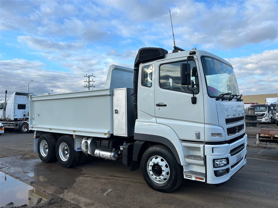 2018 Mitsubishi FusoTipper Truck & Terex Skid Steer Loader 