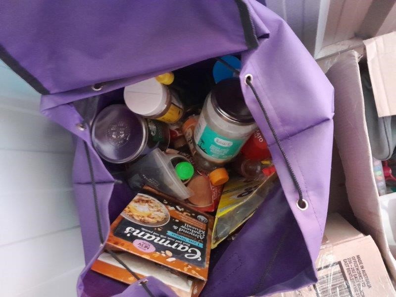 Entire contents of overdue storage including Auction (00123029400