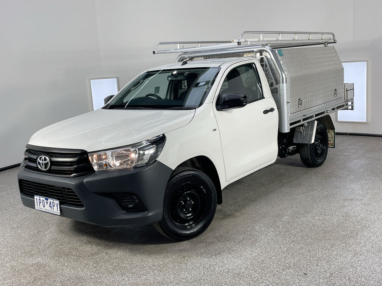 2018 Toyota Hilux 4X2 WORKMATE TGN121R Automatic Cab Chassis