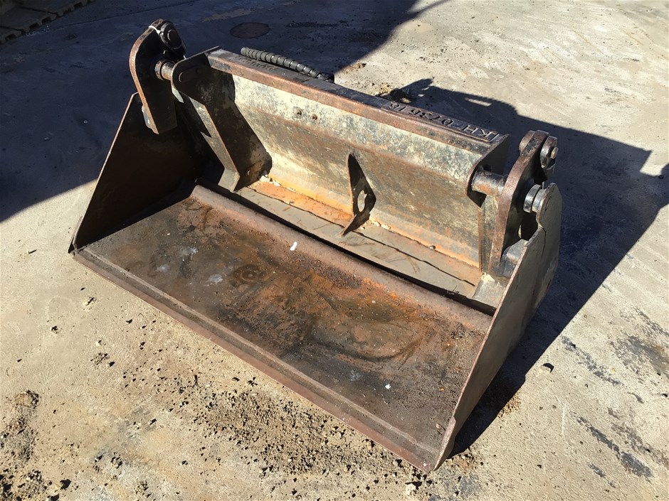 4 in 1 Bucket & Bobcat Skid Steer Loader (Wheeled)