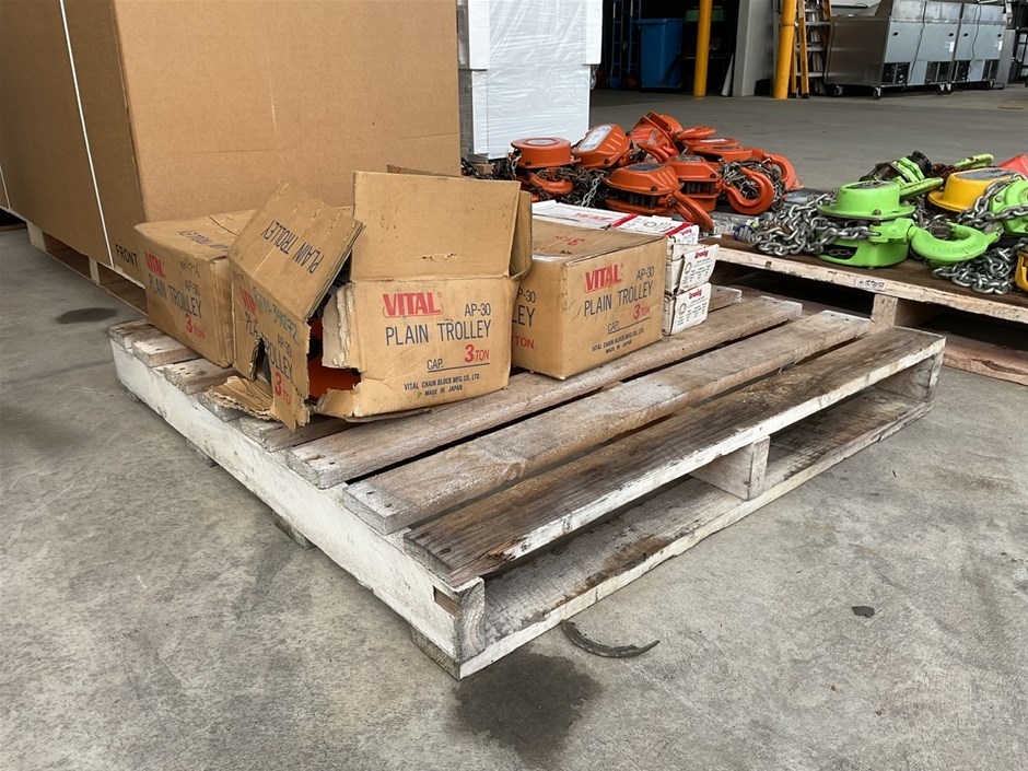 Pallet Of Swivel Hoist Rings & Trolleys Auction (0004-9052738) | Grays ...