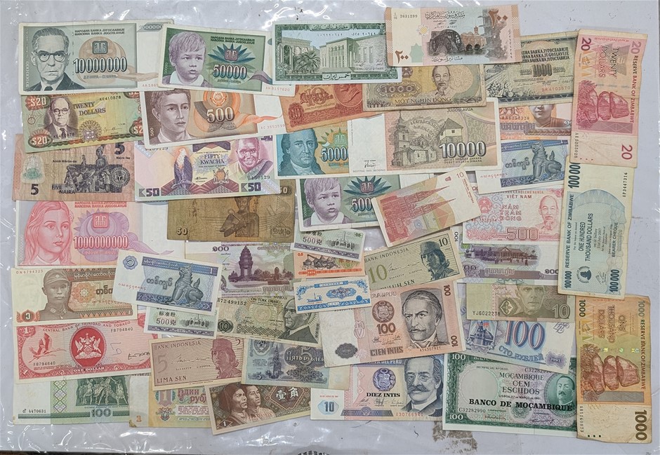 Collection Of Three Dozen Circulated World Banknotes Auction 0031